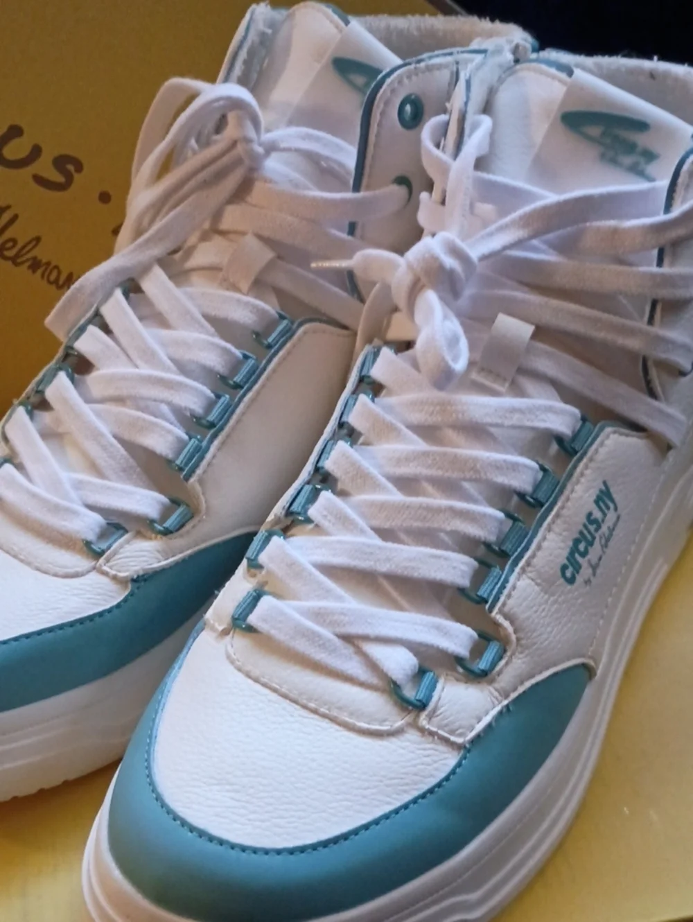 NWB Sam Edelman IRVING in White/BabyBlue High Top LaceUp Sneakers Women Sz 9.5M